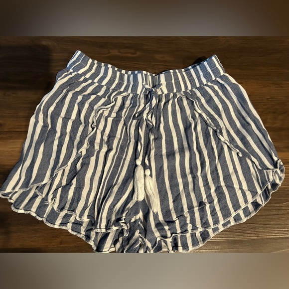 American Eagle Outfitters Pants - American eagle blue and white striped shorts.